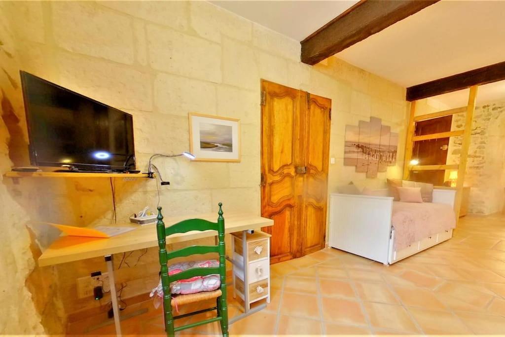 Apartamento Coquet Studio Au Pied Des Arenes, Wifi Arlés Exterior foto